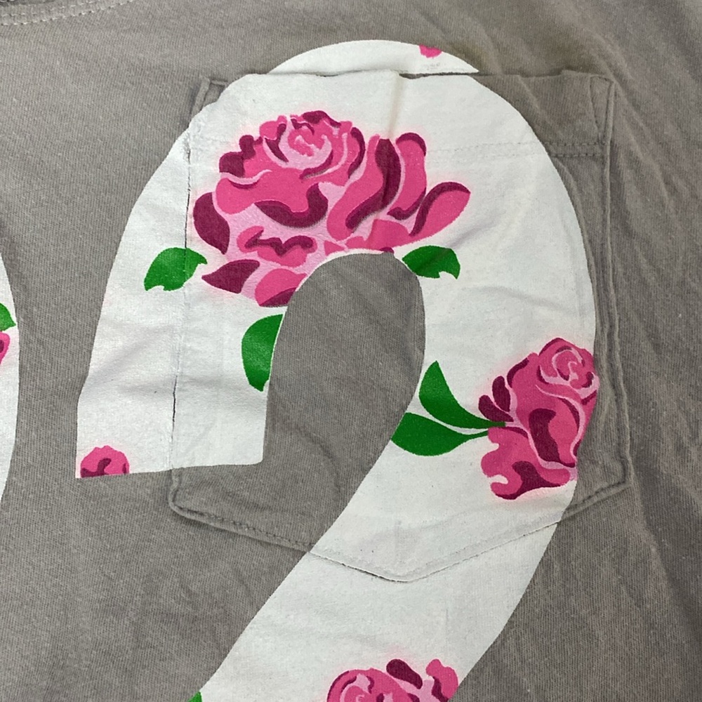 Derek Heart NO. 22 graphic flowy (kinda) cropped shirt - Picture 2 of 6